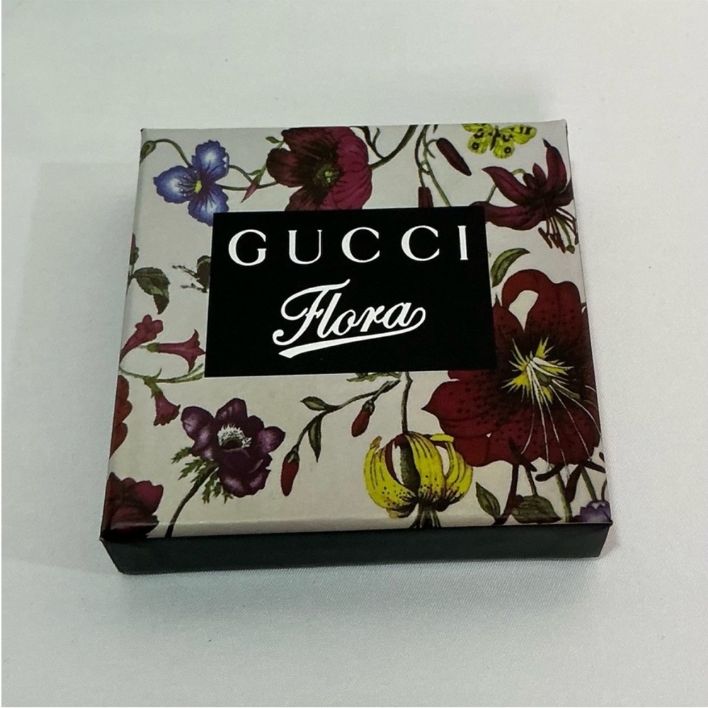 New Gucci Flora Limited Edition Compact Mirror – Silver Floral Engraving - Picture 10 of 11